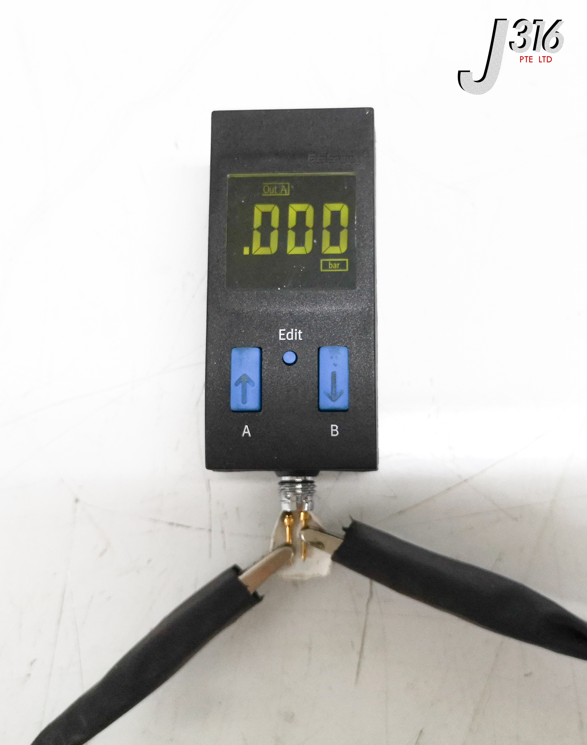 my 20710 FESTO PRESSURE SENSOR SDE1-V1-G2-R18-L-P1-M8 | eBay UK